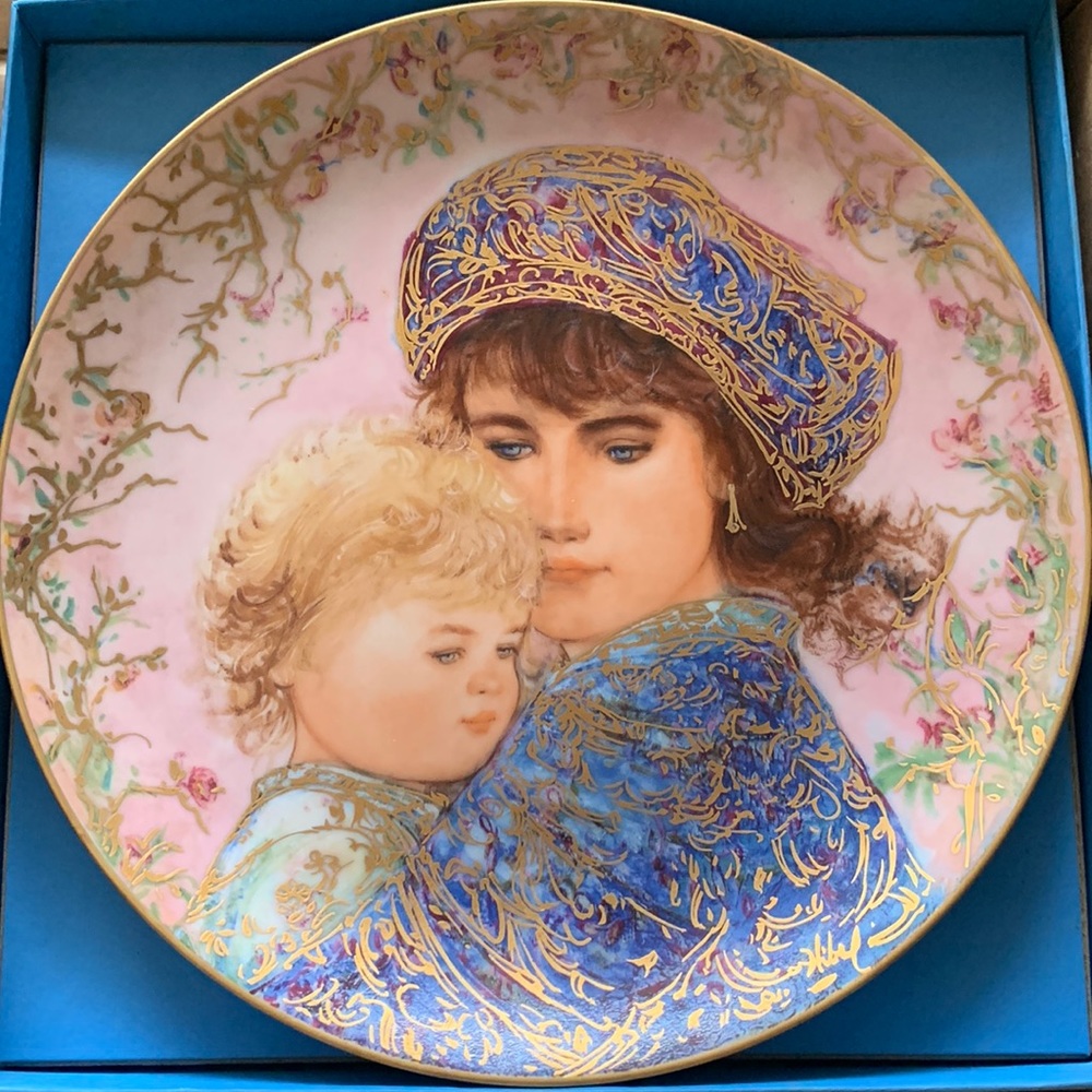 Hibel mother’s day plate